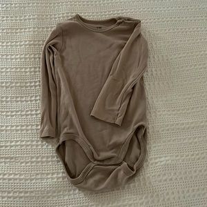 LIKE NEW!✨ H&M brown Ribbed Onesie 2T